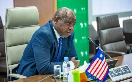 Supreme Court Says No Special Protection for Former Officials, Trial to Continue